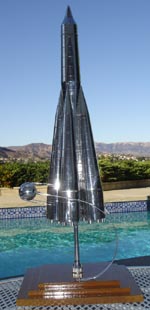 # sm004 R-7 Sputnik rocket carrier and satellite